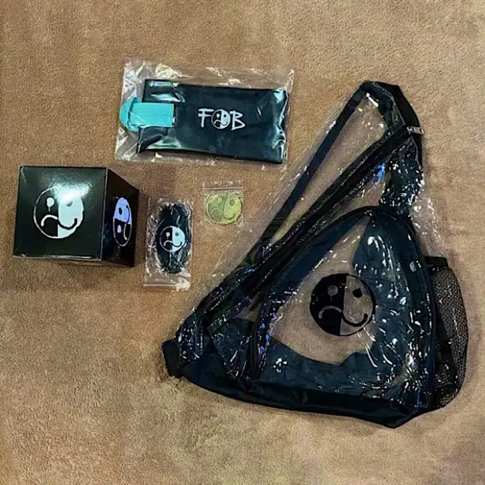 FALL OUT BOY MERCH BAG SO MUCH FOR(TOUR)DUST 🖤